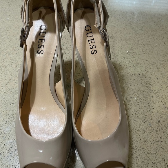 Guess shore - Picture 3 of 5